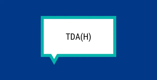 Bulle de parole rectangulaire sur fond bleu avec l'inscription « TDA(H) ».